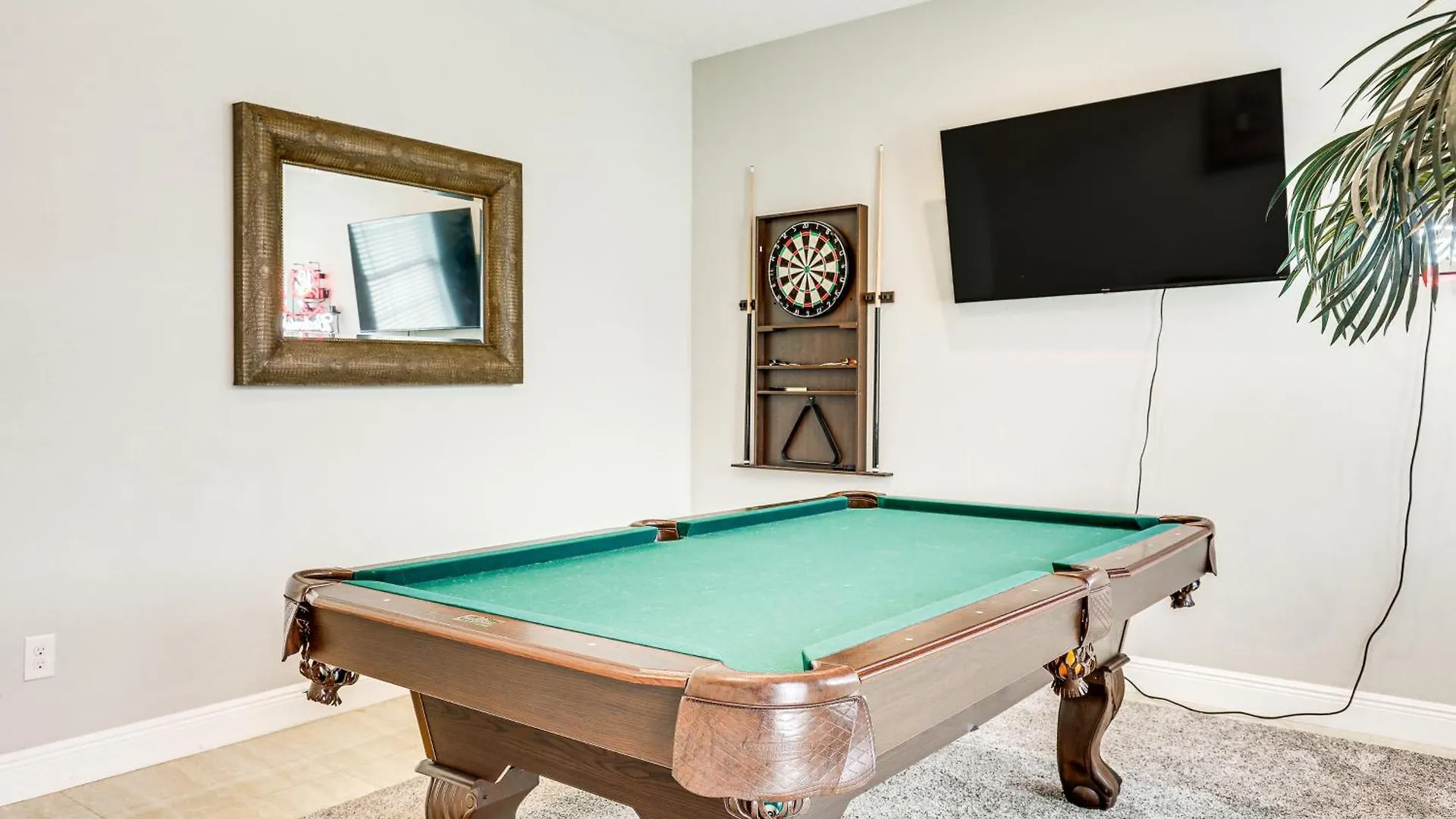 Tampa Home With Fire Pit, Grill, Cornhole And More!