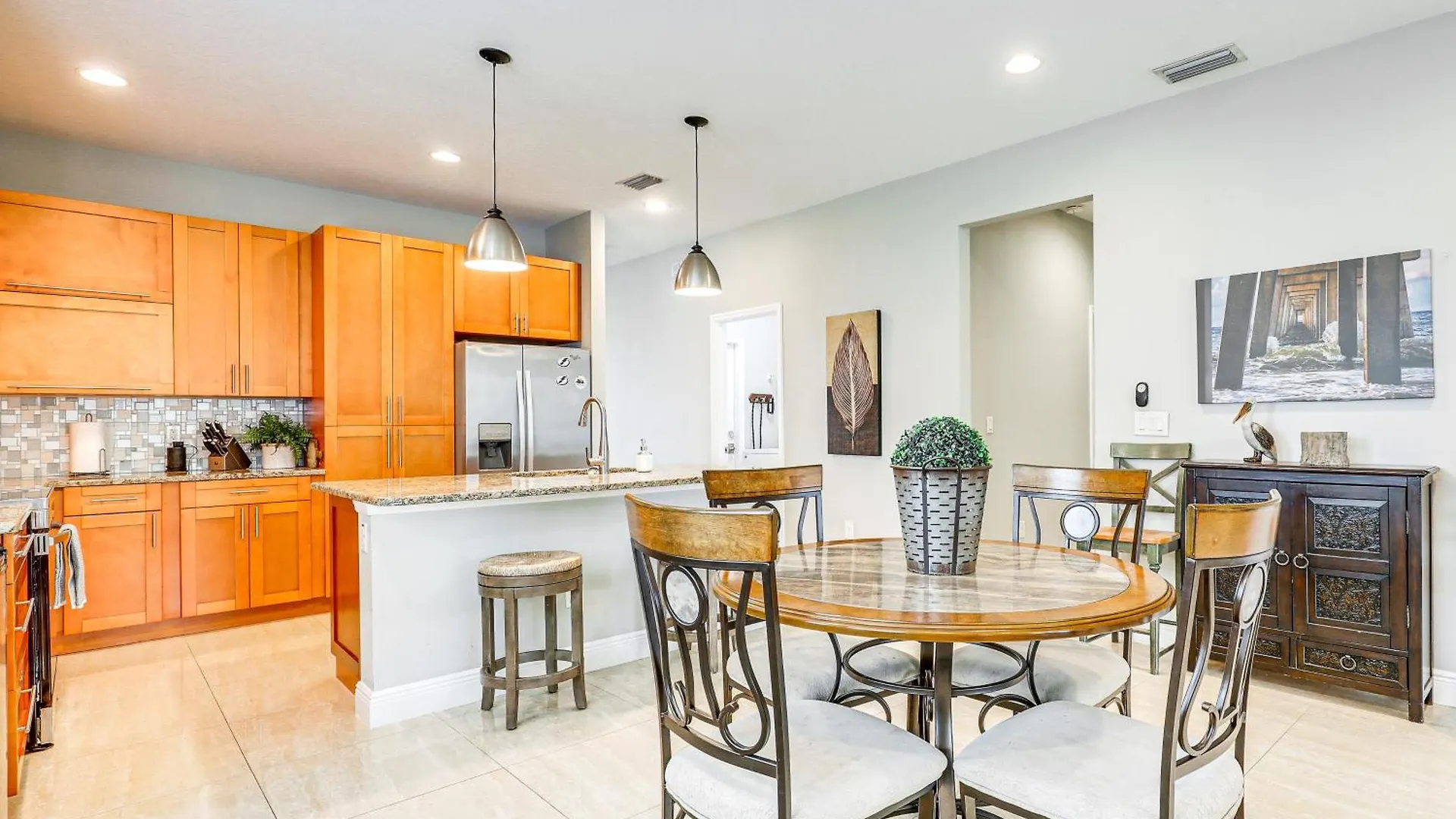 Tampa Home With Fire Pit, Grill, Cornhole And More!